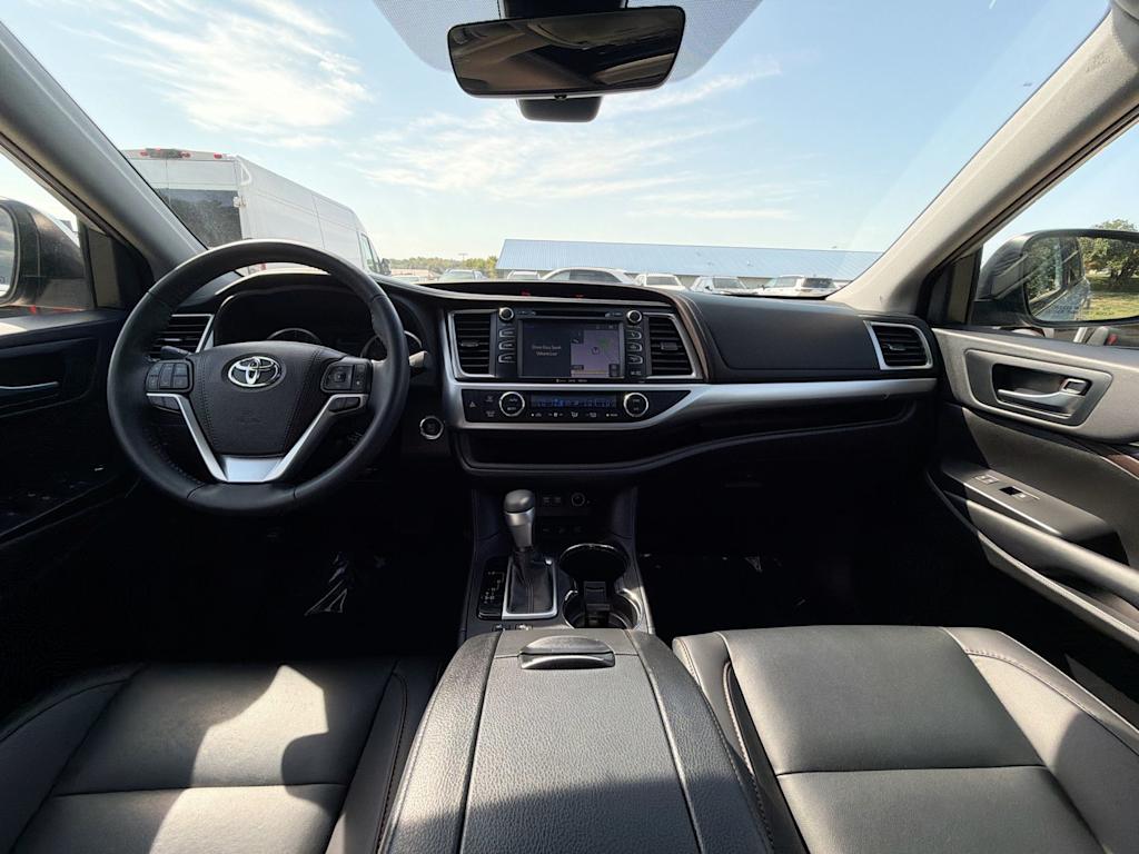 Thumbnail: 2019 Toyota Highlander - 9