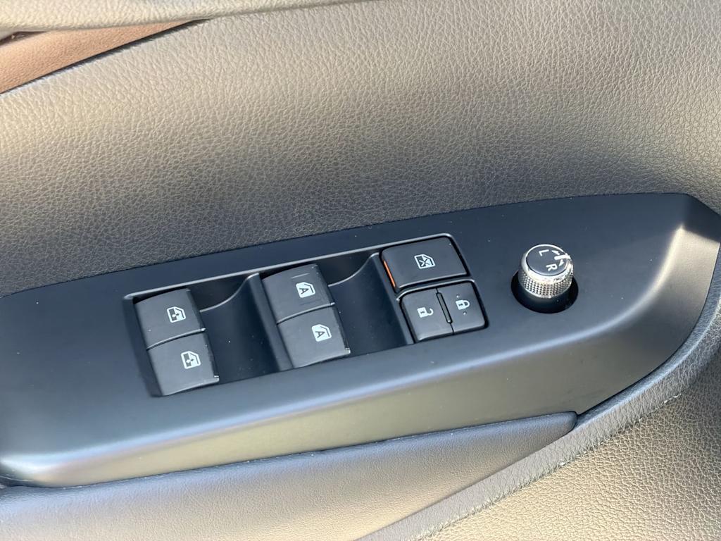 Thumbnail: 2019 Toyota Highlander - 23