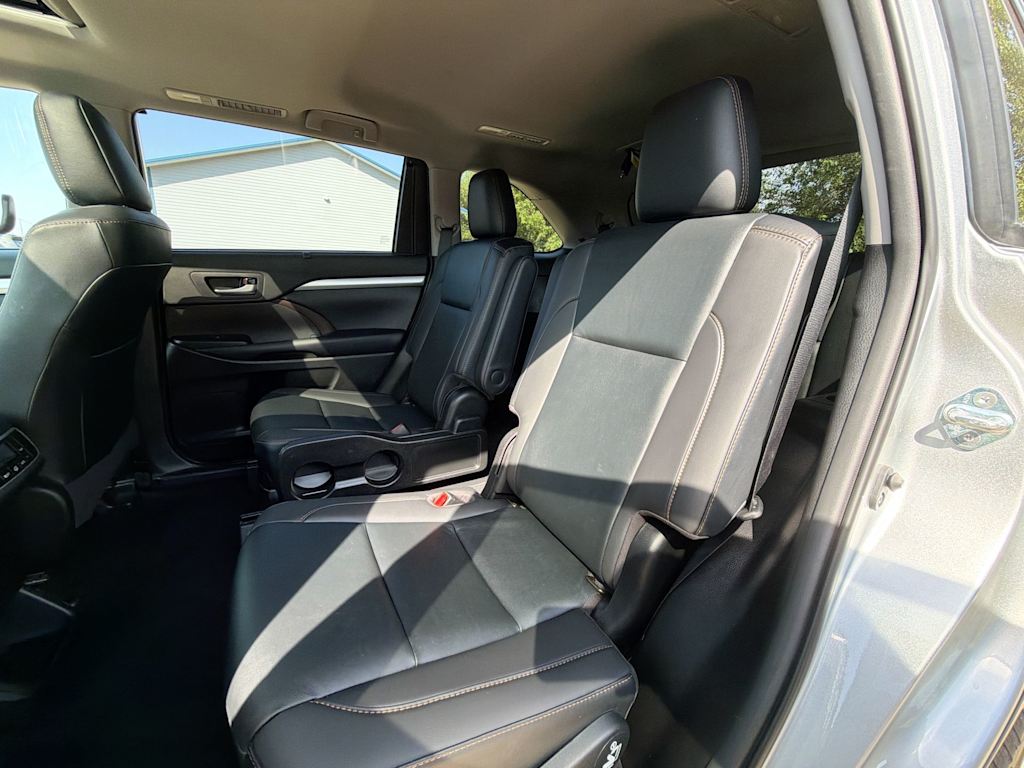 Thumbnail: 2019 Toyota Highlander - 25
