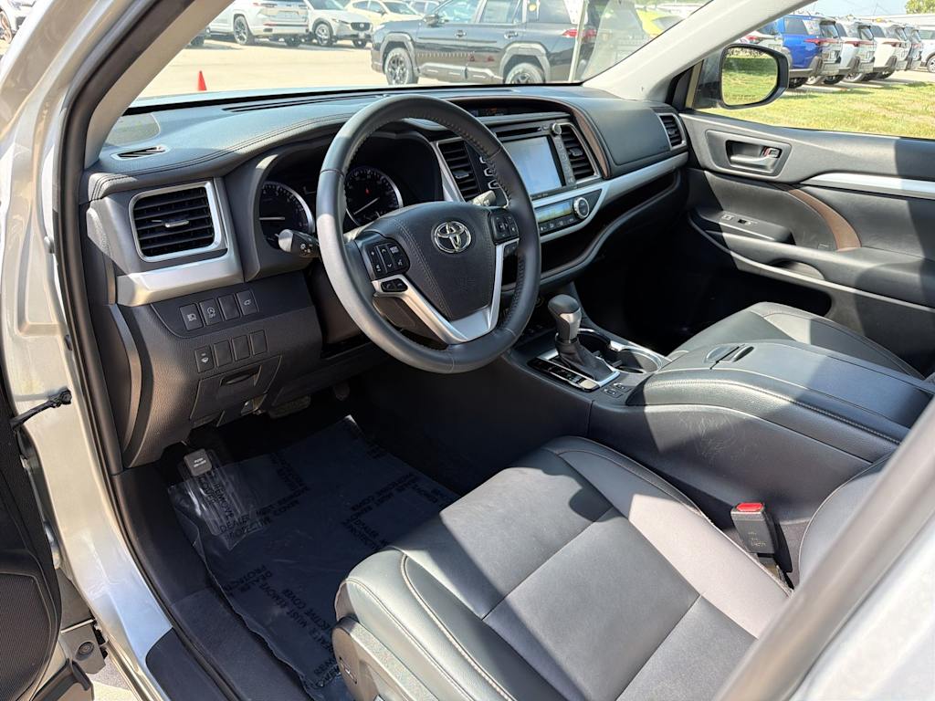 Thumbnail: 2019 Toyota Highlander - 2
