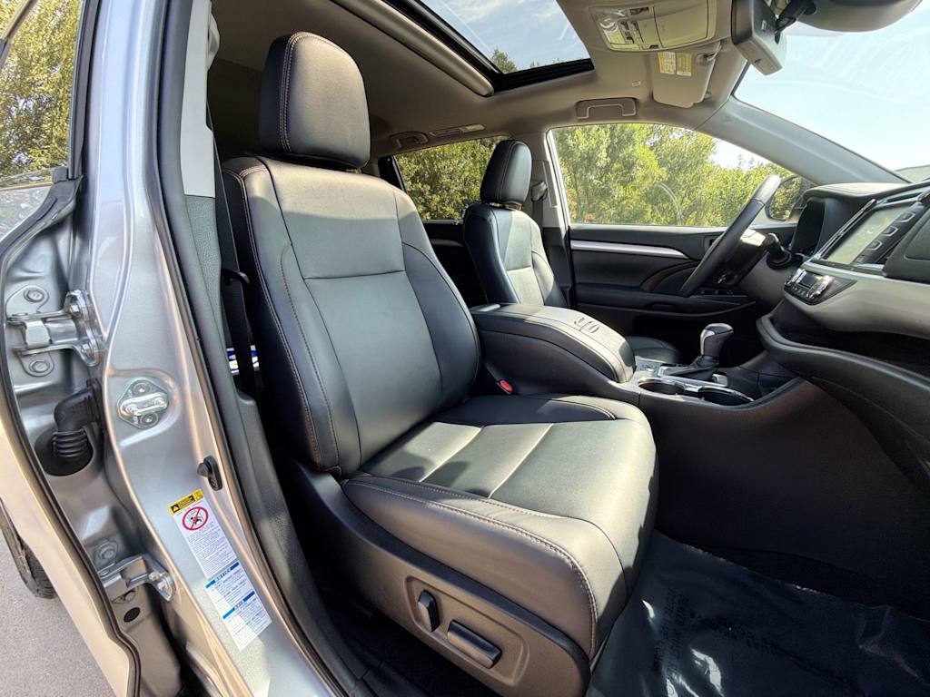 Thumbnail: 2019 Toyota Highlander - 11
