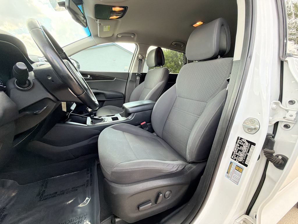 Thumbnail: 2016 Kia Sorento - 9