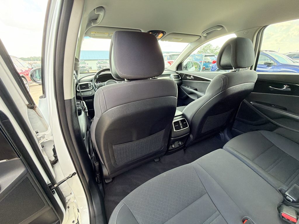 Thumbnail: 2016 Kia Sorento - 11