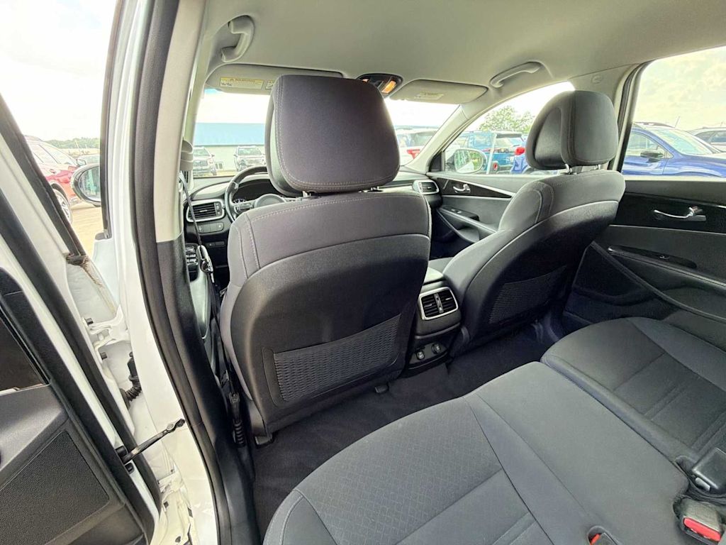 Thumbnail: 2016 Kia Sorento - 11