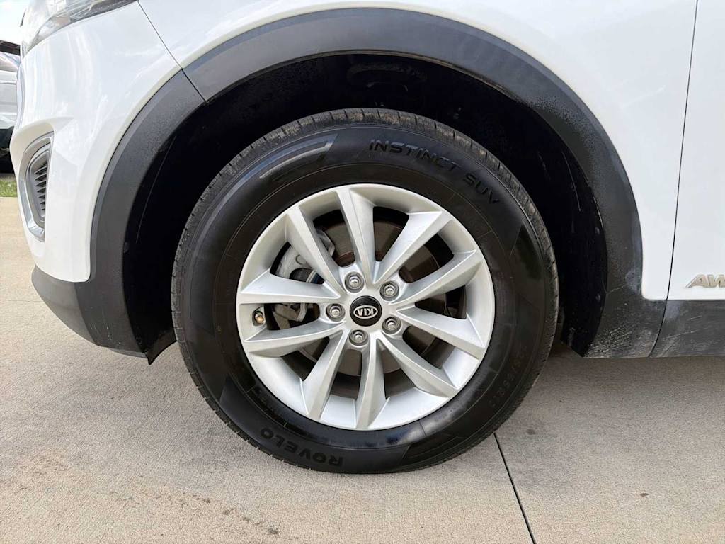 Thumbnail: 2016 Kia Sorento - 6