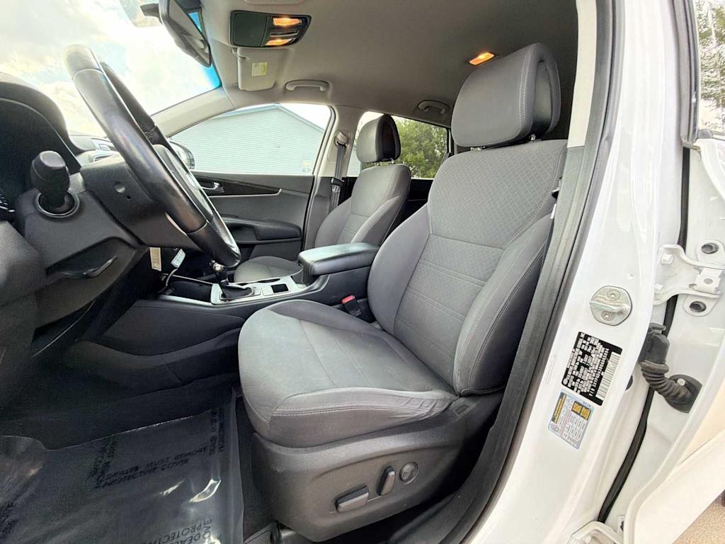 Thumbnail: 2016 Kia Sorento - 9