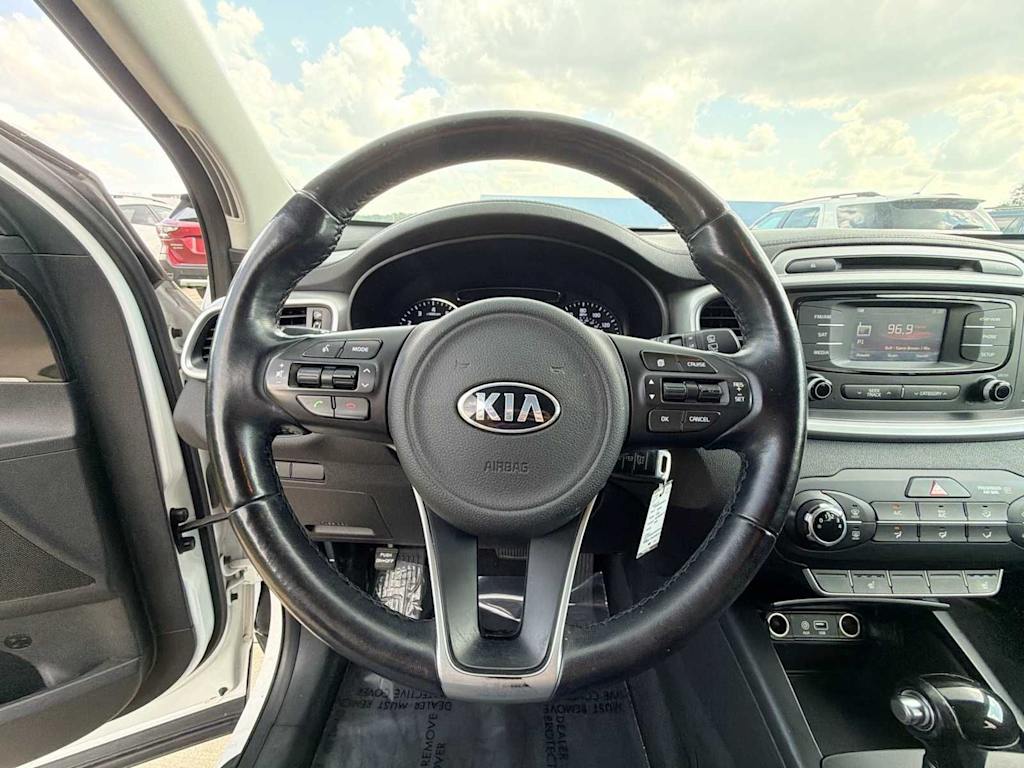 Thumbnail: 2016 Kia Sorento - 12