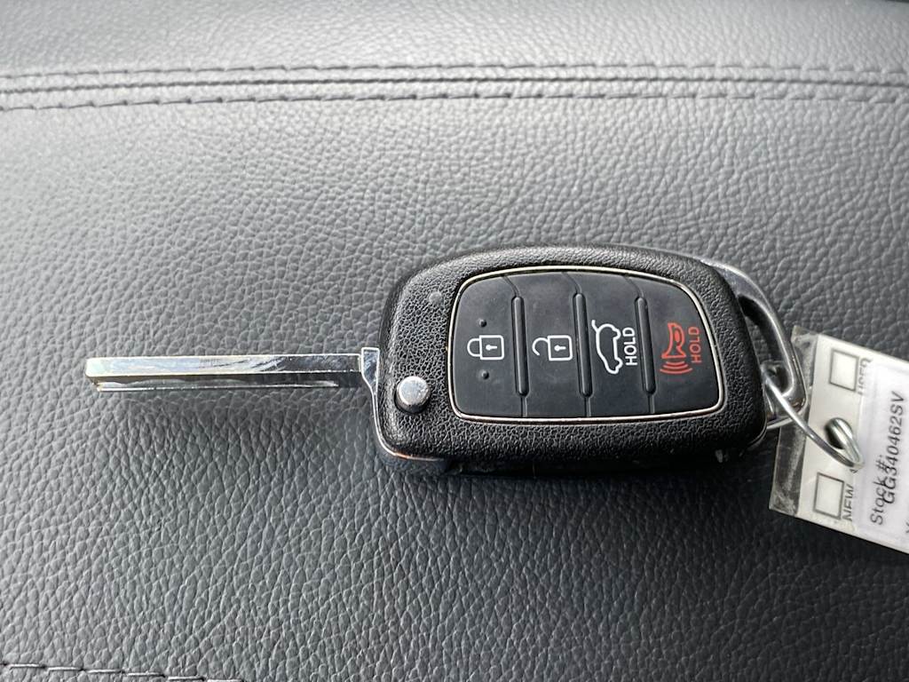 Thumbnail: 2016 Hyundai Santa Fe - 17