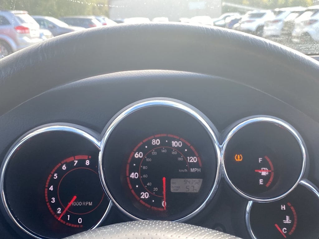 Thumbnail: 2008 Pontiac Vibe - 28