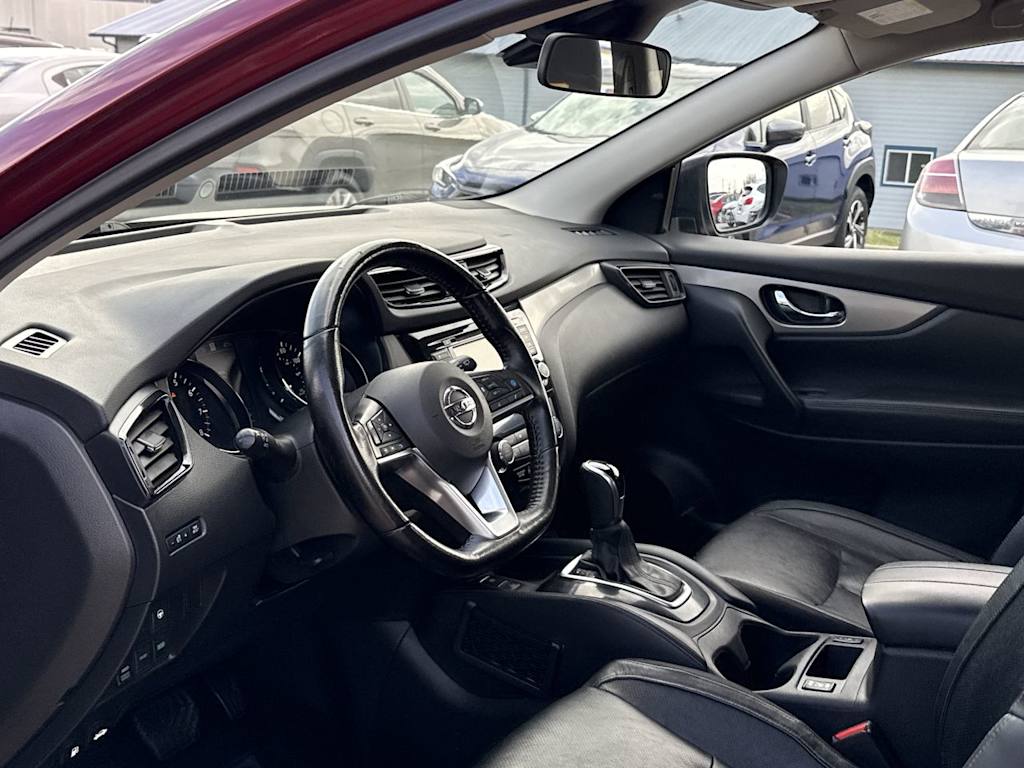 Thumbnail: 2020 Nissan Rogue Sport - 2