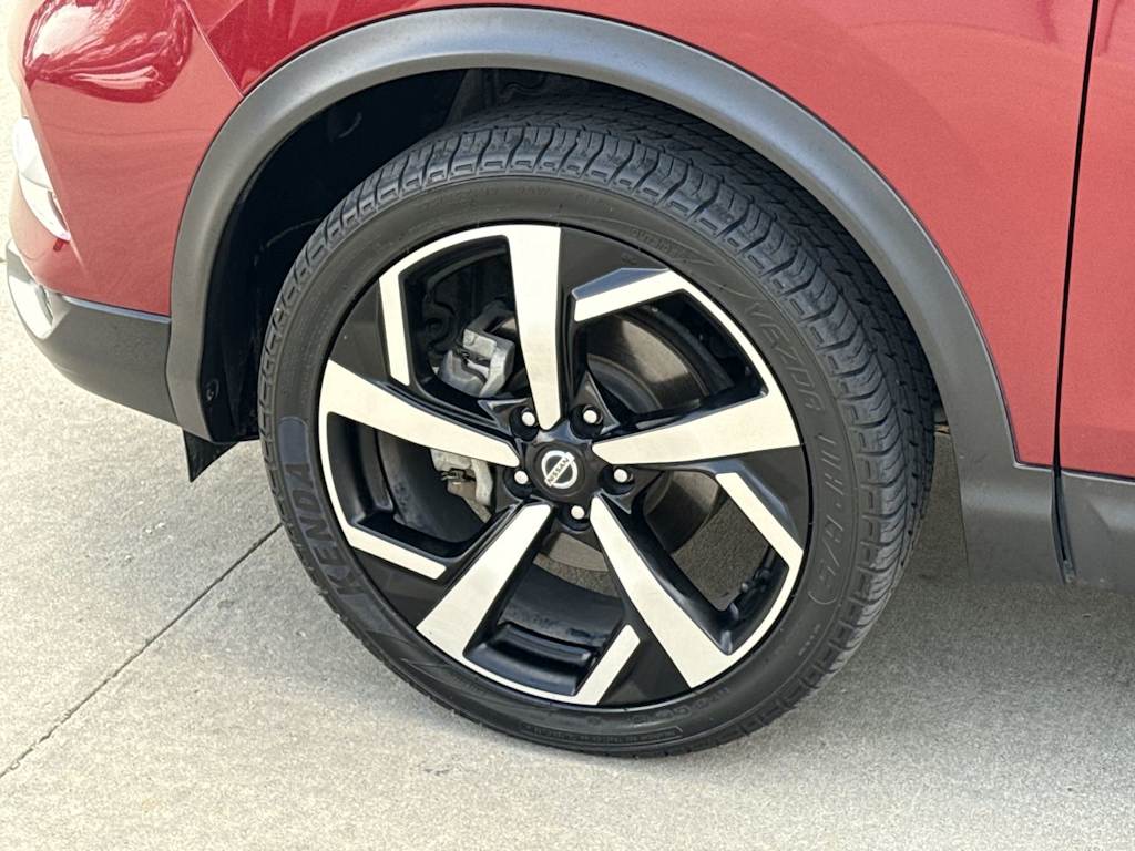 Thumbnail: 2020 Nissan Rogue Sport - 6