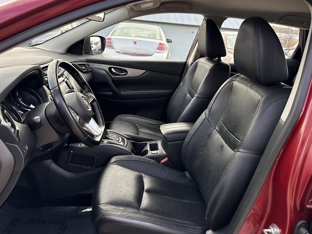 Thumbnail: 2020 Nissan Rogue Sport - 9