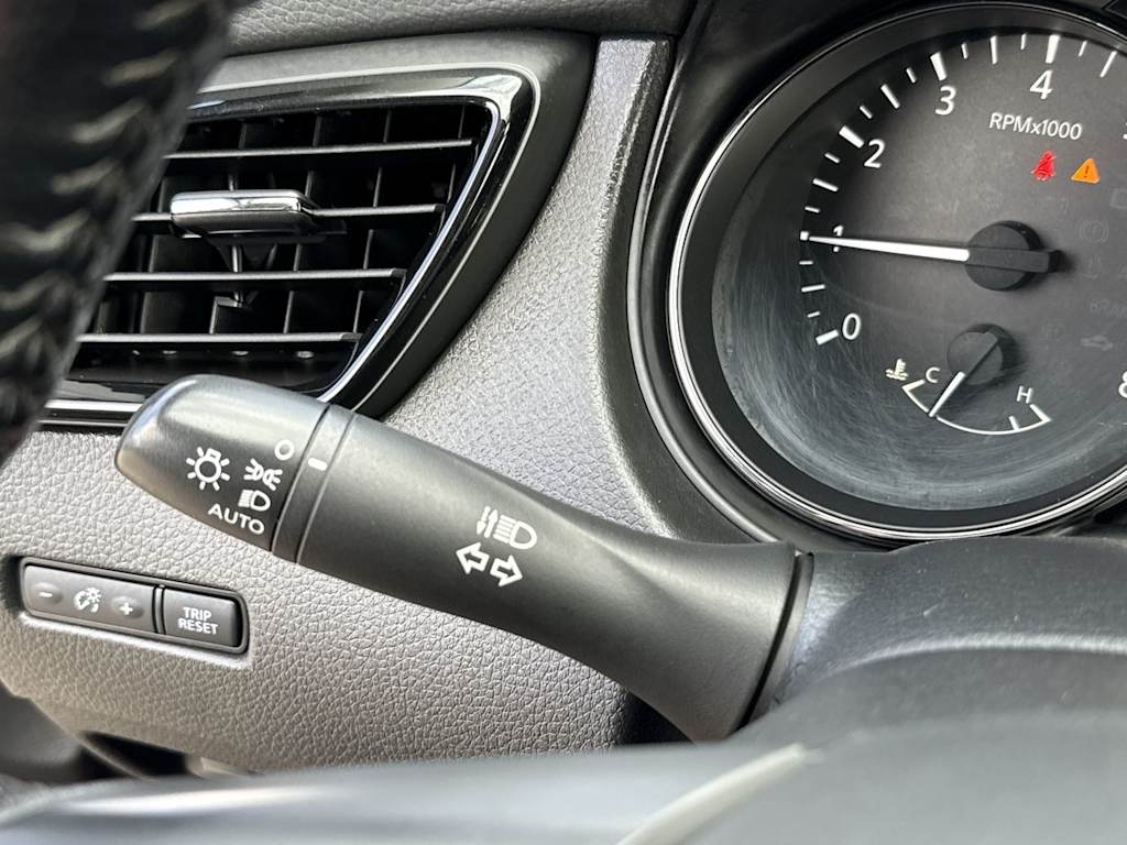 Thumbnail: 2020 Nissan Rogue Sport - 15