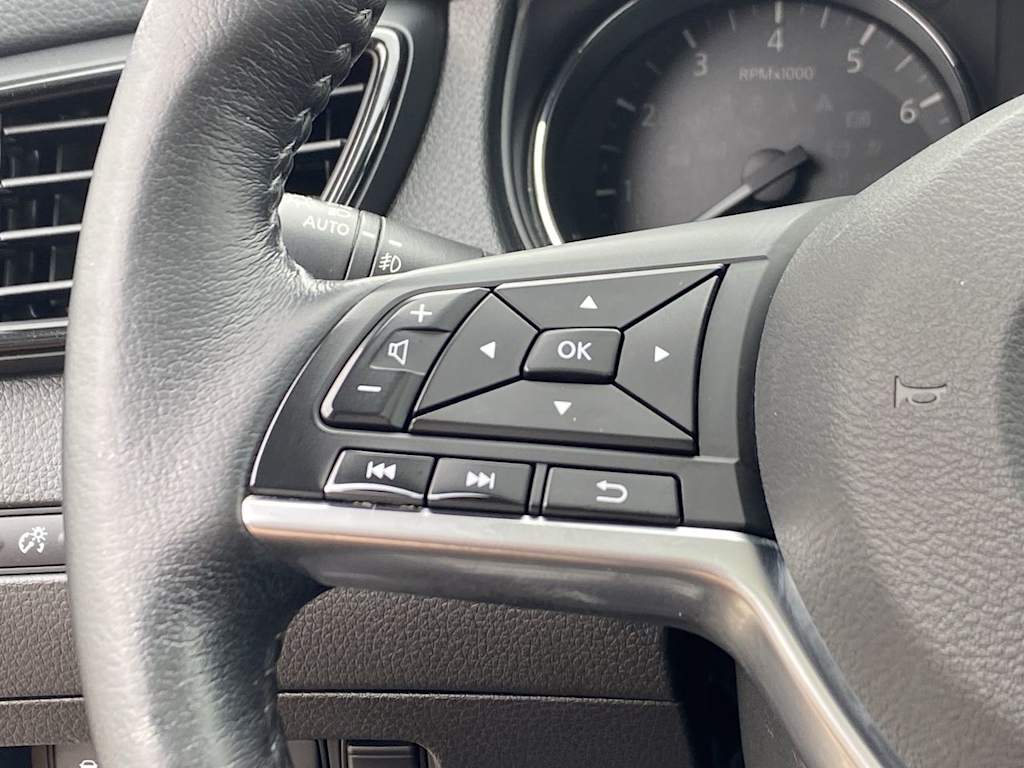 2018 Nissan Rogue SL 28