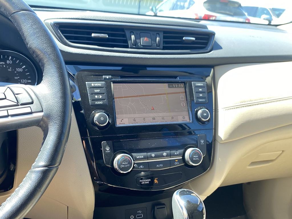 2018 Nissan Rogue SL 14