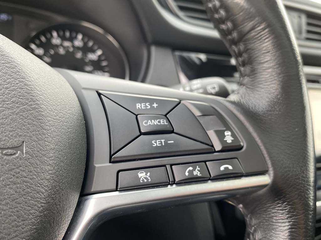 Thumbnail: 2017 Nissan Rogue - 28