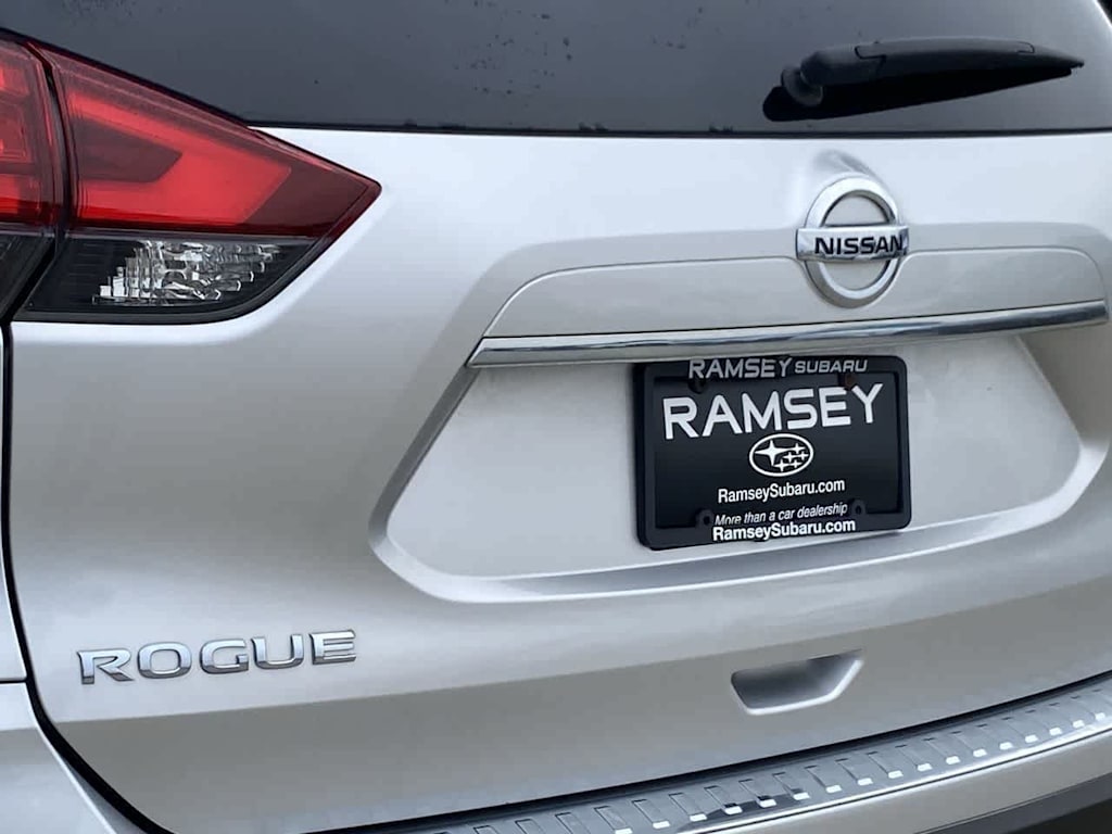 Thumbnail: 2017 Nissan Rogue - 6