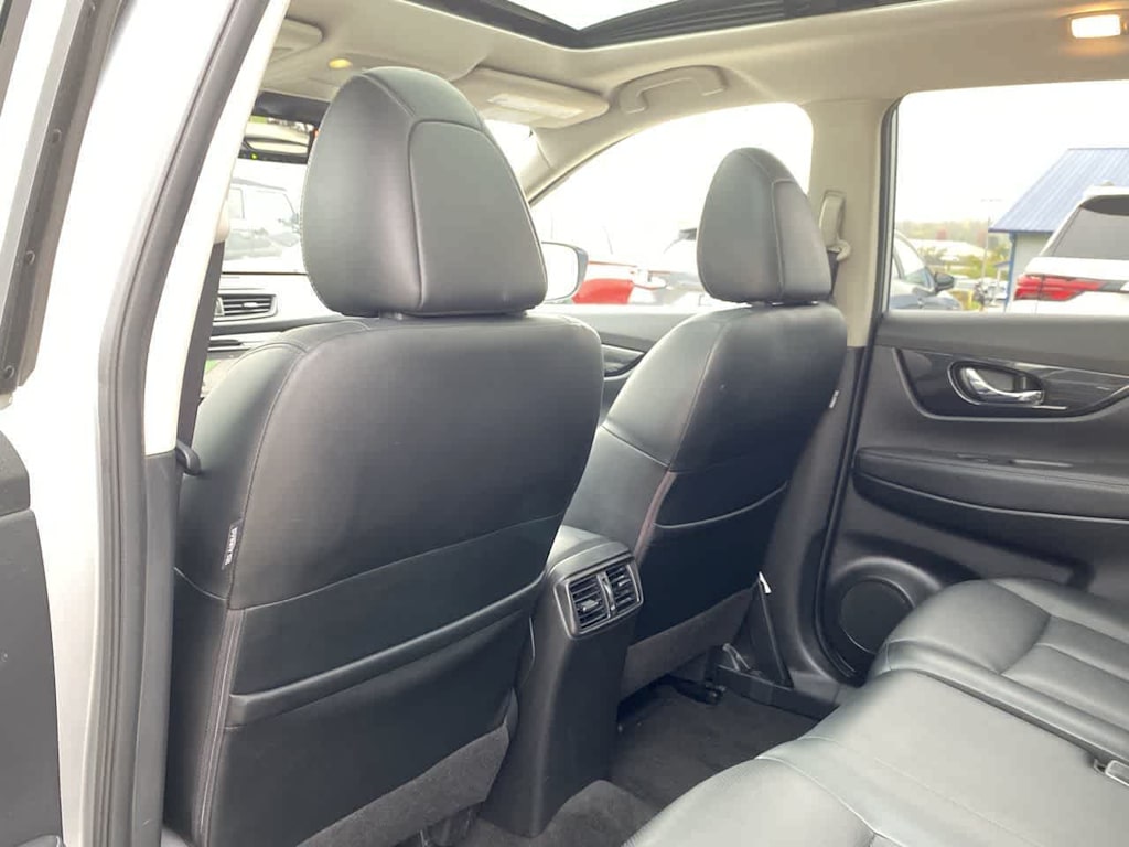 Thumbnail: 2017 Nissan Rogue - 12