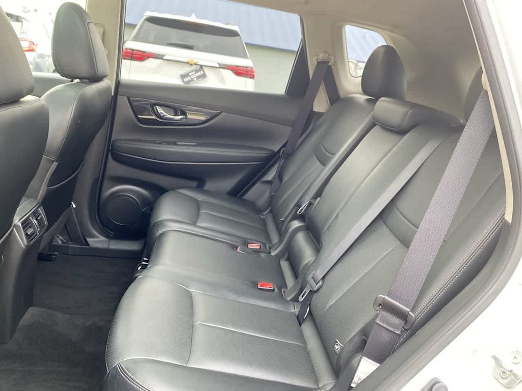 Thumbnail: 2017 Nissan Rogue - 25