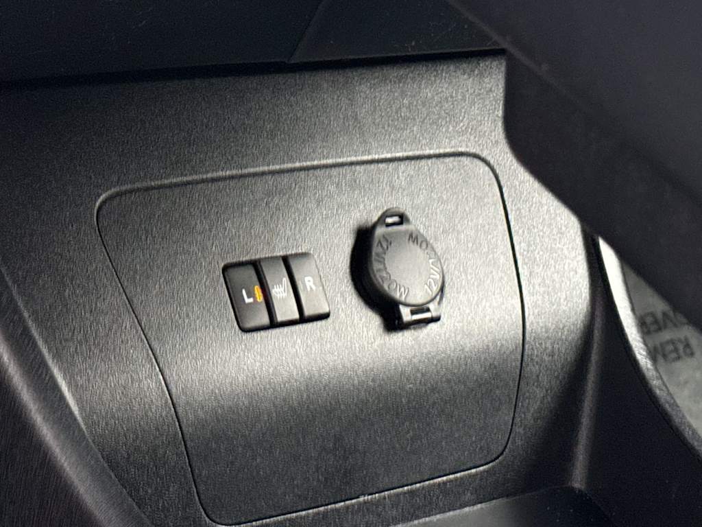 Thumbnail: 2014 Toyota Prius - 32