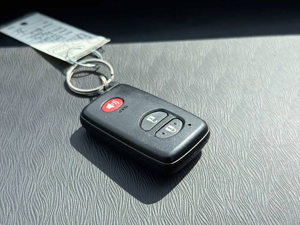 Thumbnail: 2012 Toyota Prius - 16