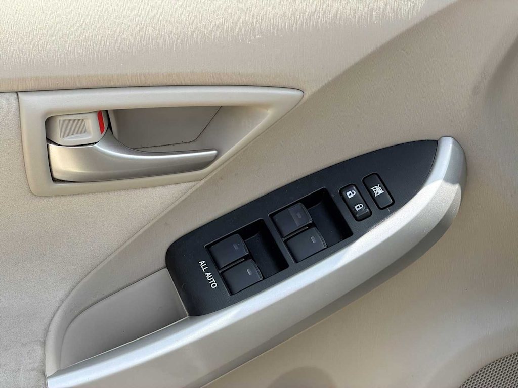 Thumbnail: 2012 Toyota Prius - 21