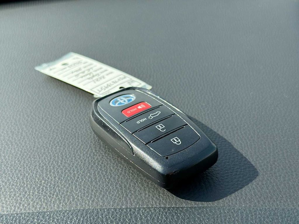 Thumbnail: 2021 Toyota Venza - 16