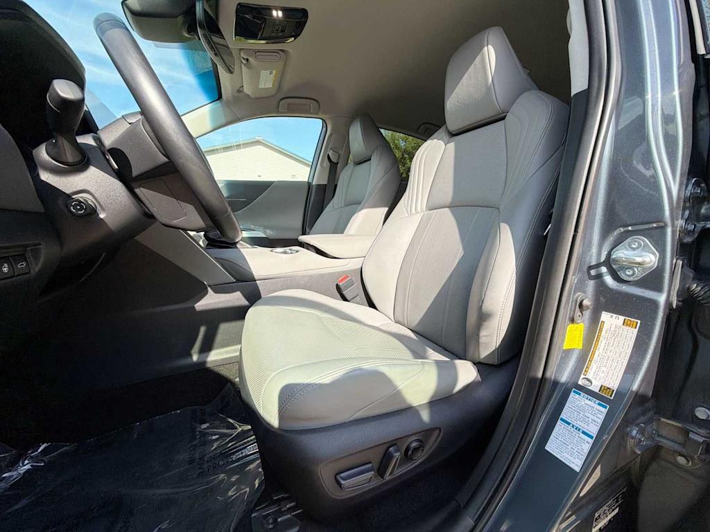 Thumbnail: 2021 Toyota Venza - 10