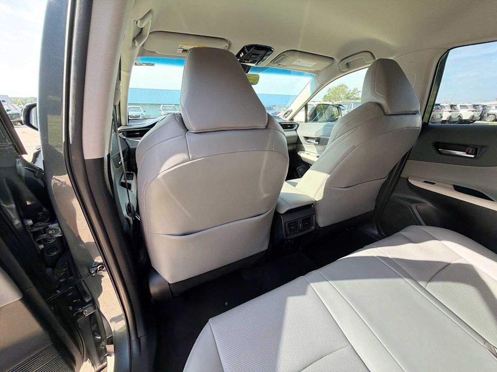 Thumbnail: 2021 Toyota Venza - 11