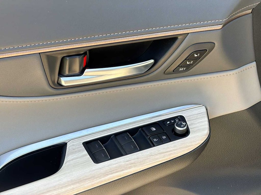 Thumbnail: 2021 Toyota Venza - 21