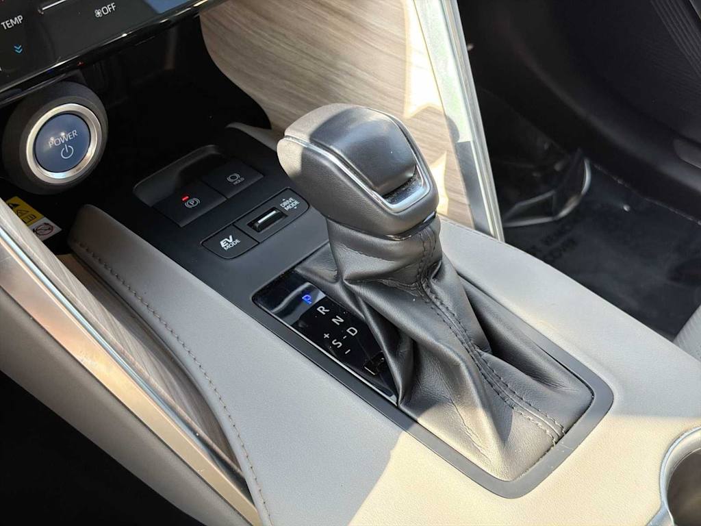 Thumbnail: 2021 Toyota Venza - 13