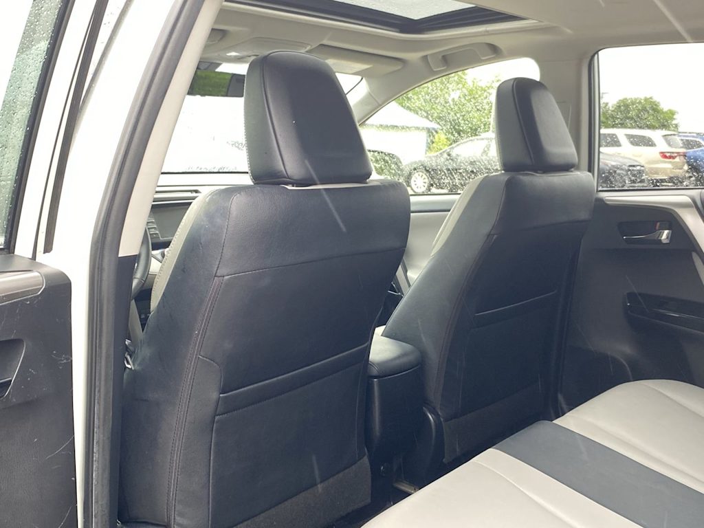 Thumbnail: 2016 Toyota RAV4 - 11