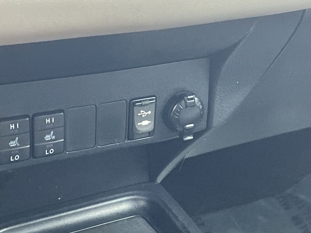 Thumbnail: 2016 Toyota RAV4 - 33