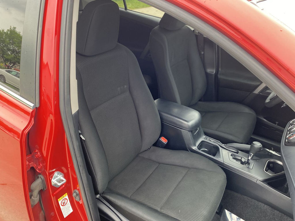 2017 Toyota RAV4 LE 11
