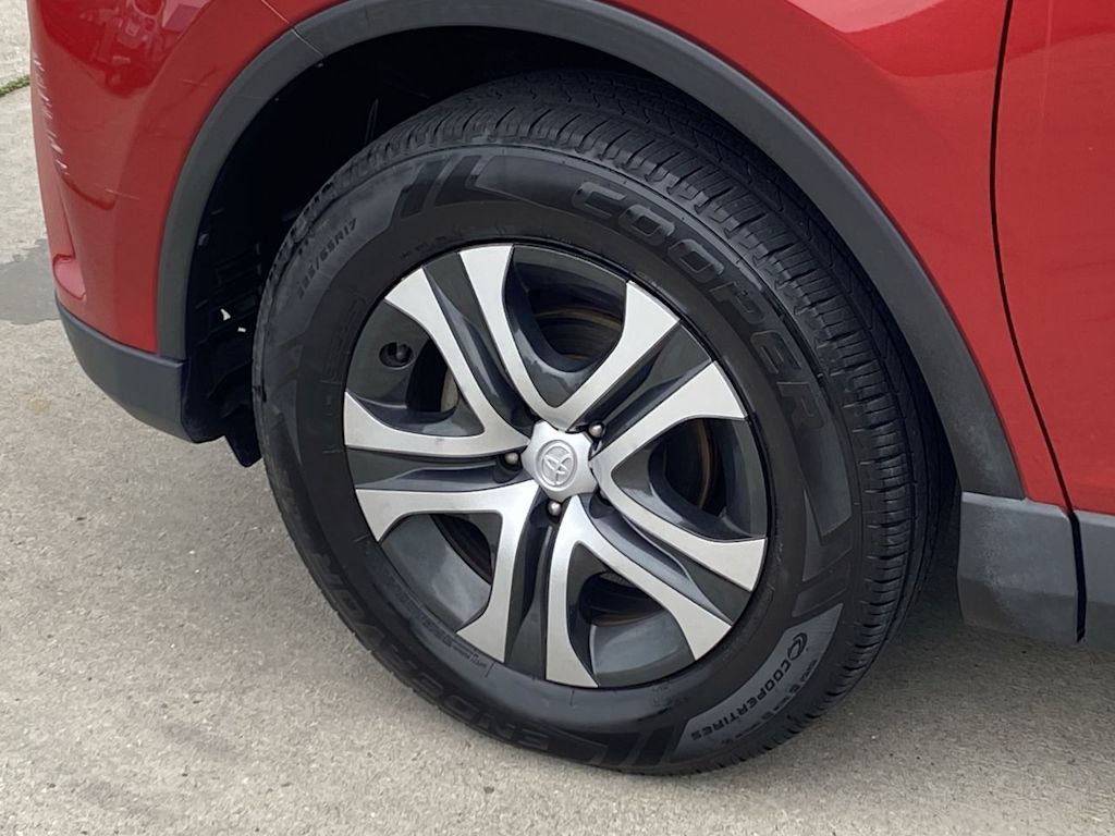 2017 Toyota RAV4 LE 7