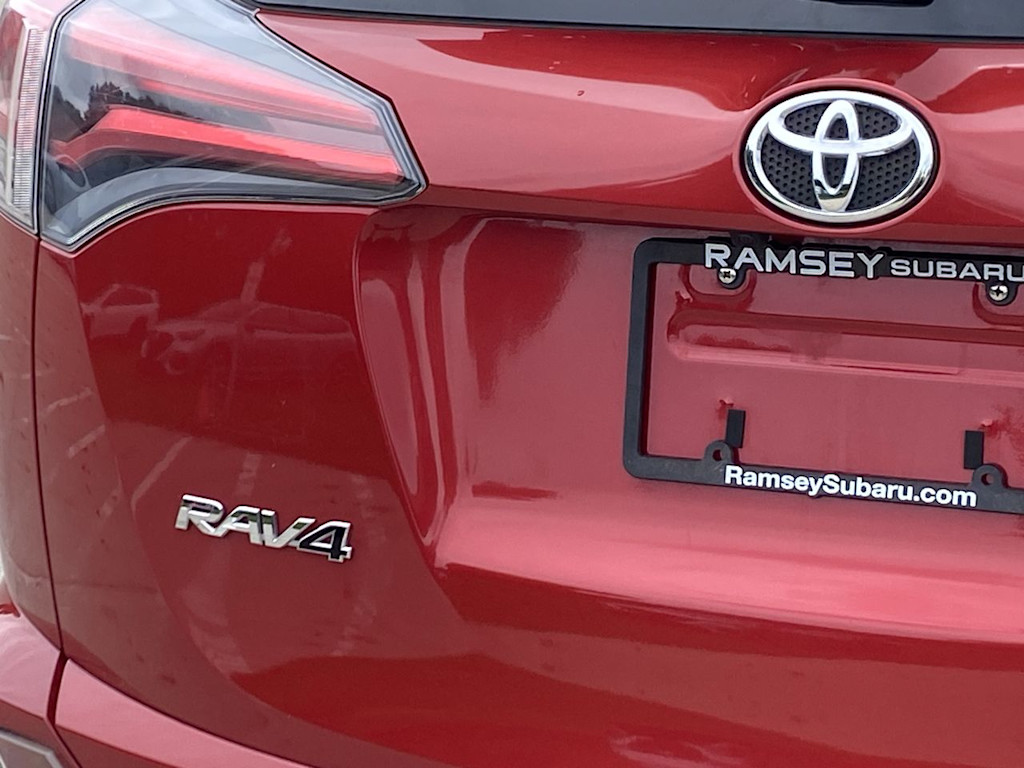 2017 Toyota RAV4 LE 6