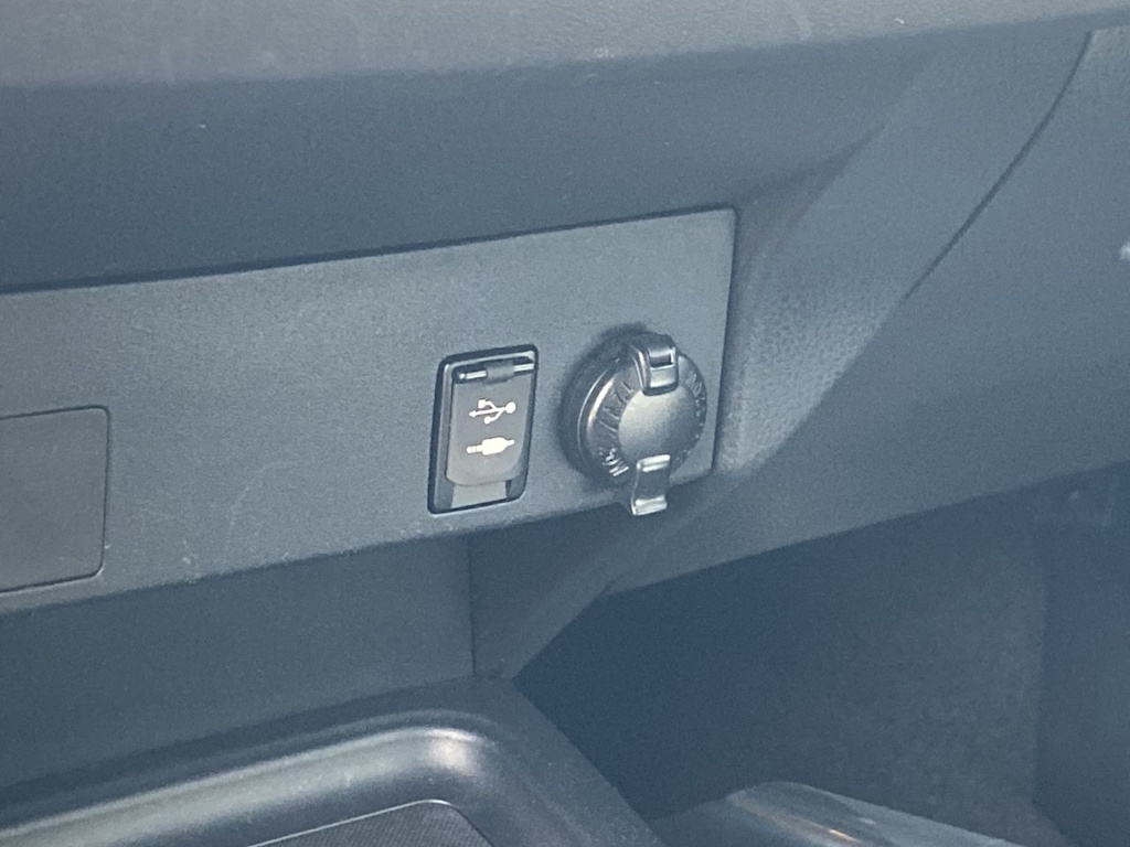 2017 Toyota RAV4 LE 31
