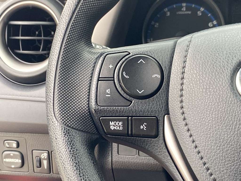 2017 Toyota RAV4 LE 26