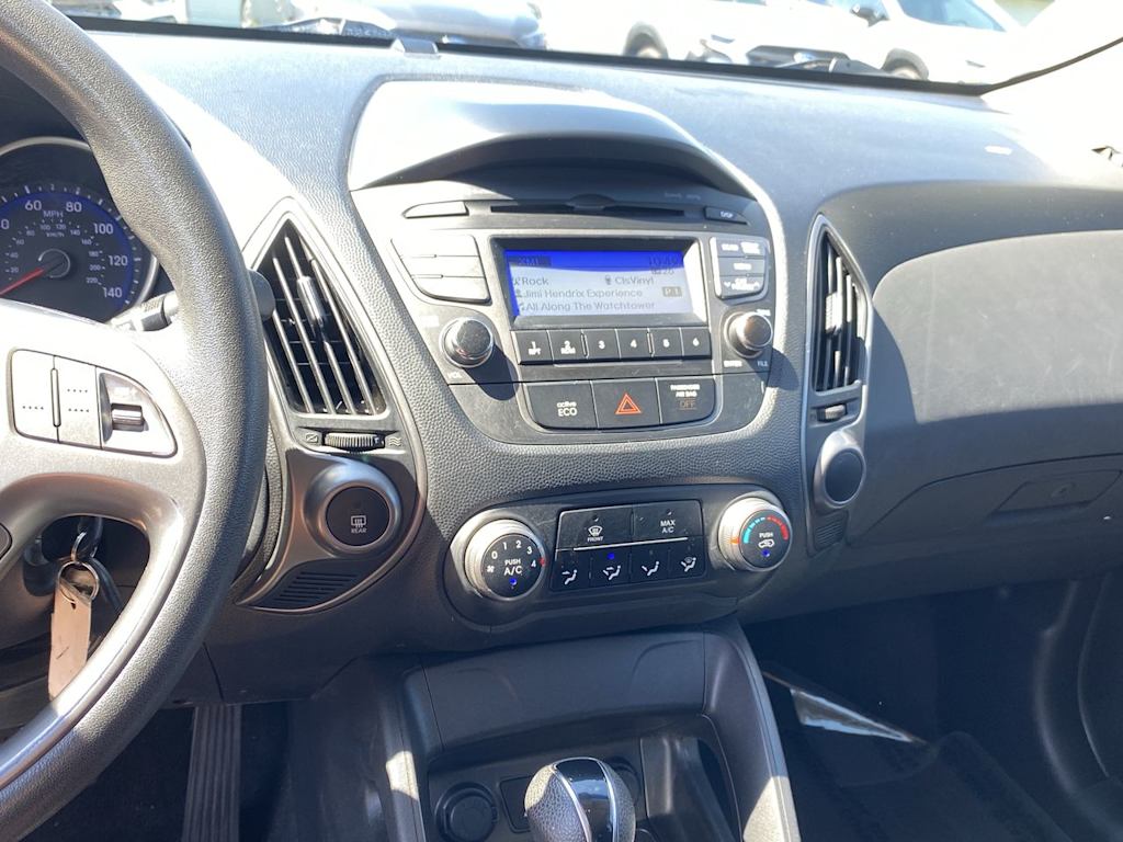 Thumbnail: 2015 Hyundai Tucson - 14