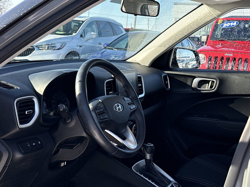 Thumbnail: 2022 Hyundai Venue - 2