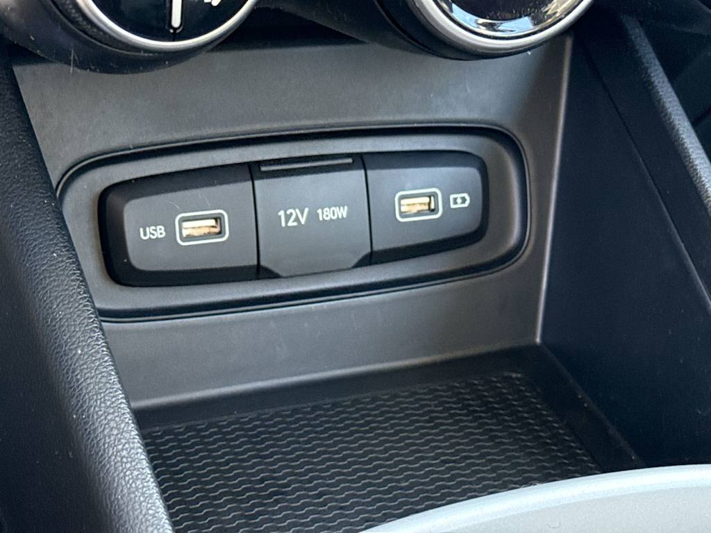 Thumbnail: 2022 Hyundai Venue - 31