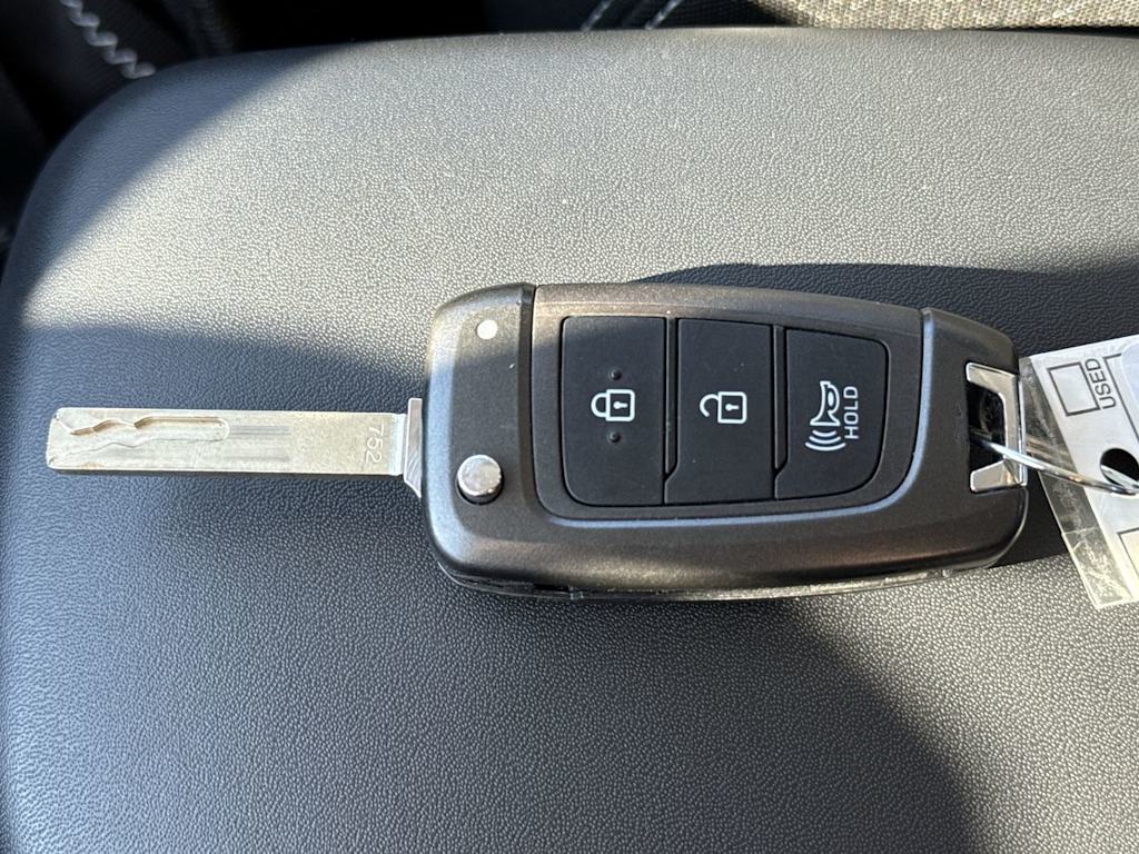 Thumbnail: 2022 Hyundai Venue - 19