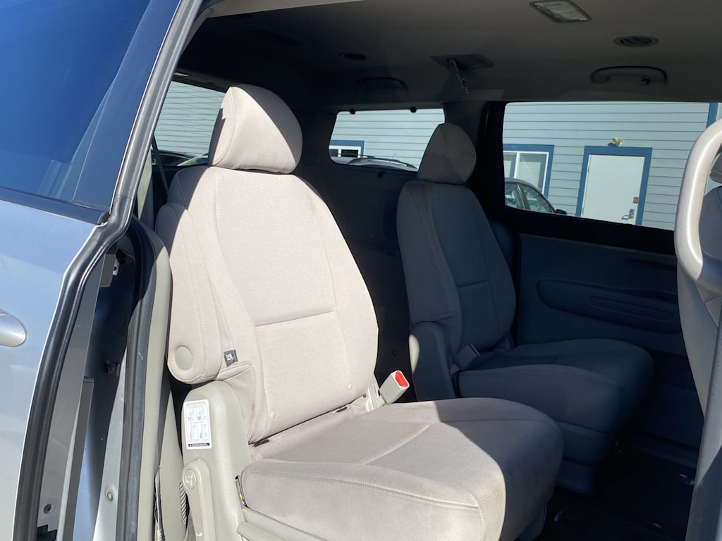 Thumbnail: 2015 Kia Sedona - 26