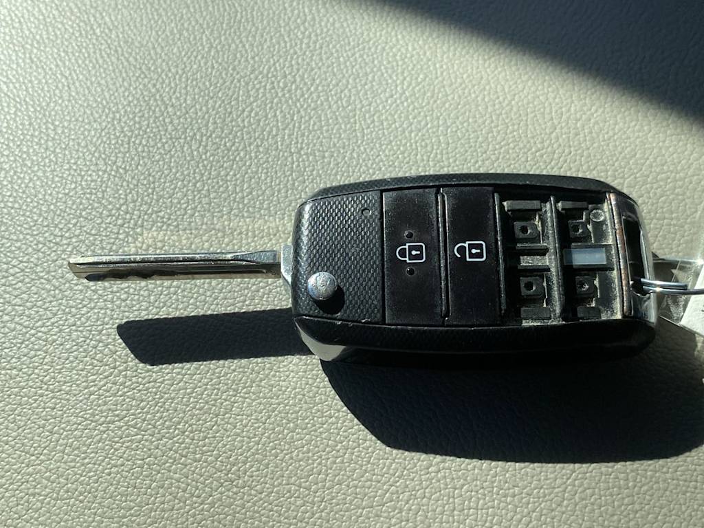 Thumbnail: 2015 Kia Sedona - 18