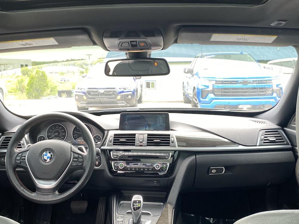 Thumbnail: 2017 BMW 3 Series - 9
