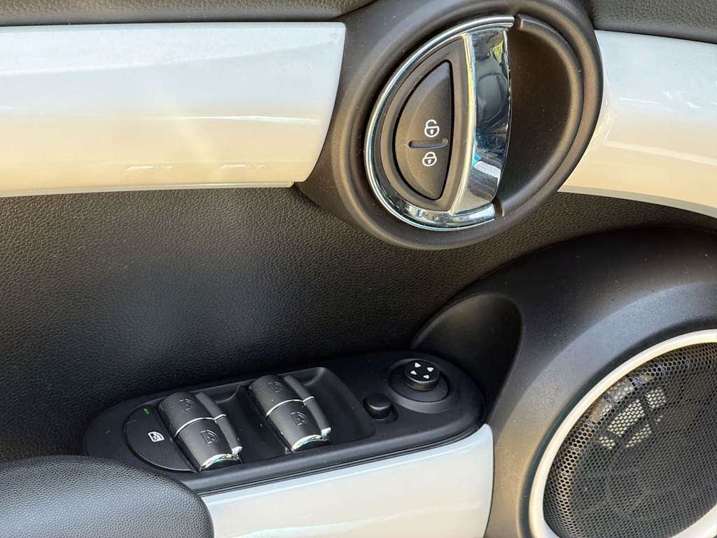 Thumbnail: 2016 MINI Cooper - 23