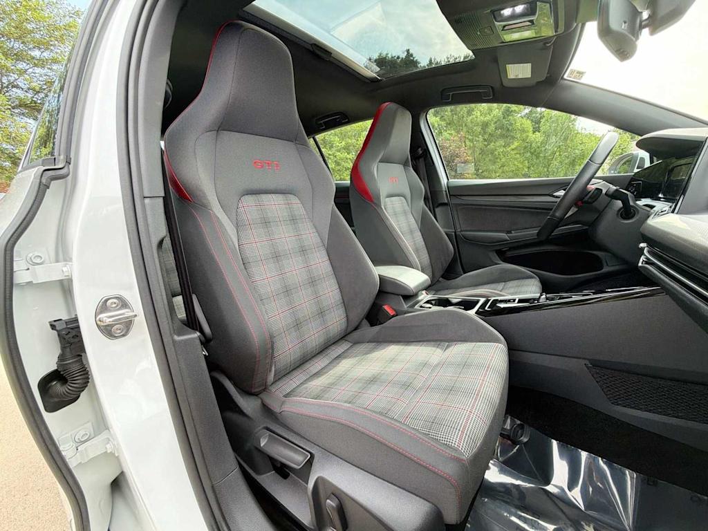 Thumbnail: 2023 Volkswagen Golf - 10