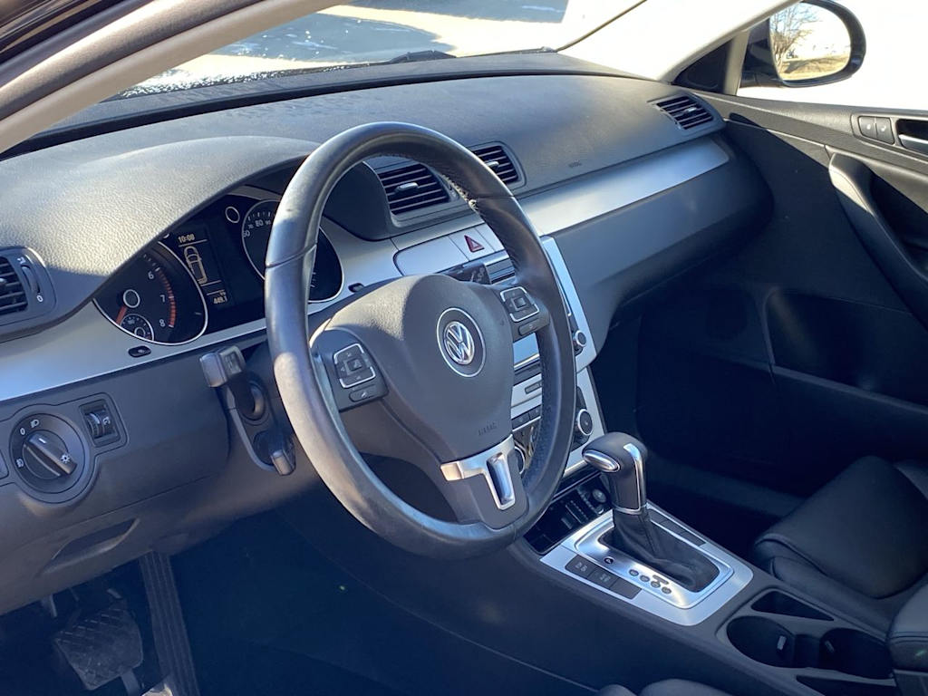 2010 Volkswagen Passat Komfort 2