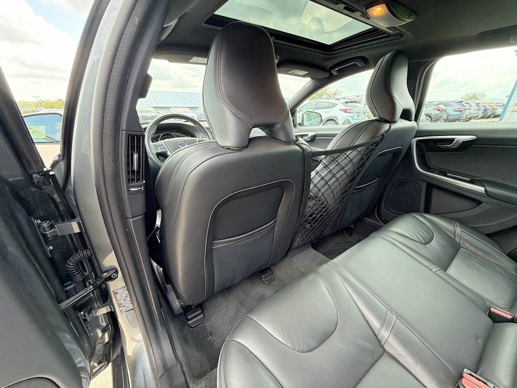 Thumbnail: 2017 Volvo V60 - 13