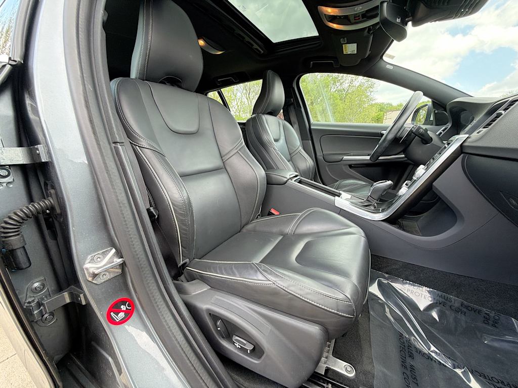 Thumbnail: 2017 Volvo V60 - 12